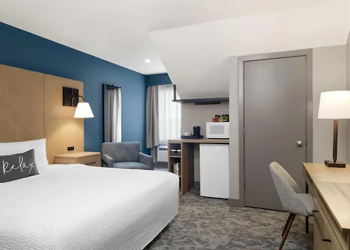 Hotel Eastland & Conference Ctr, Trademark By Wyndham Bloomington