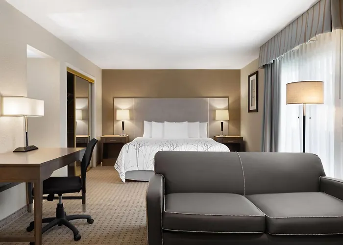 Eastland & Conference Ctr, Trademark By Wyndham 3*