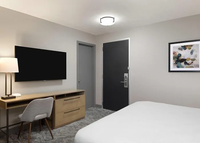 Eastland & Conference Ctr, Trademark By Wyndham Hotel Bloomington