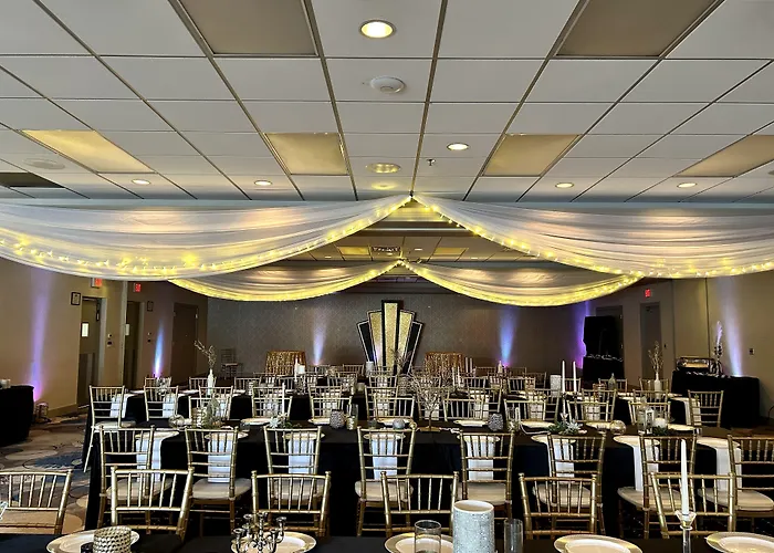 Hotel Eastland & Conference Ctr, Trademark By Wyndham 3*
